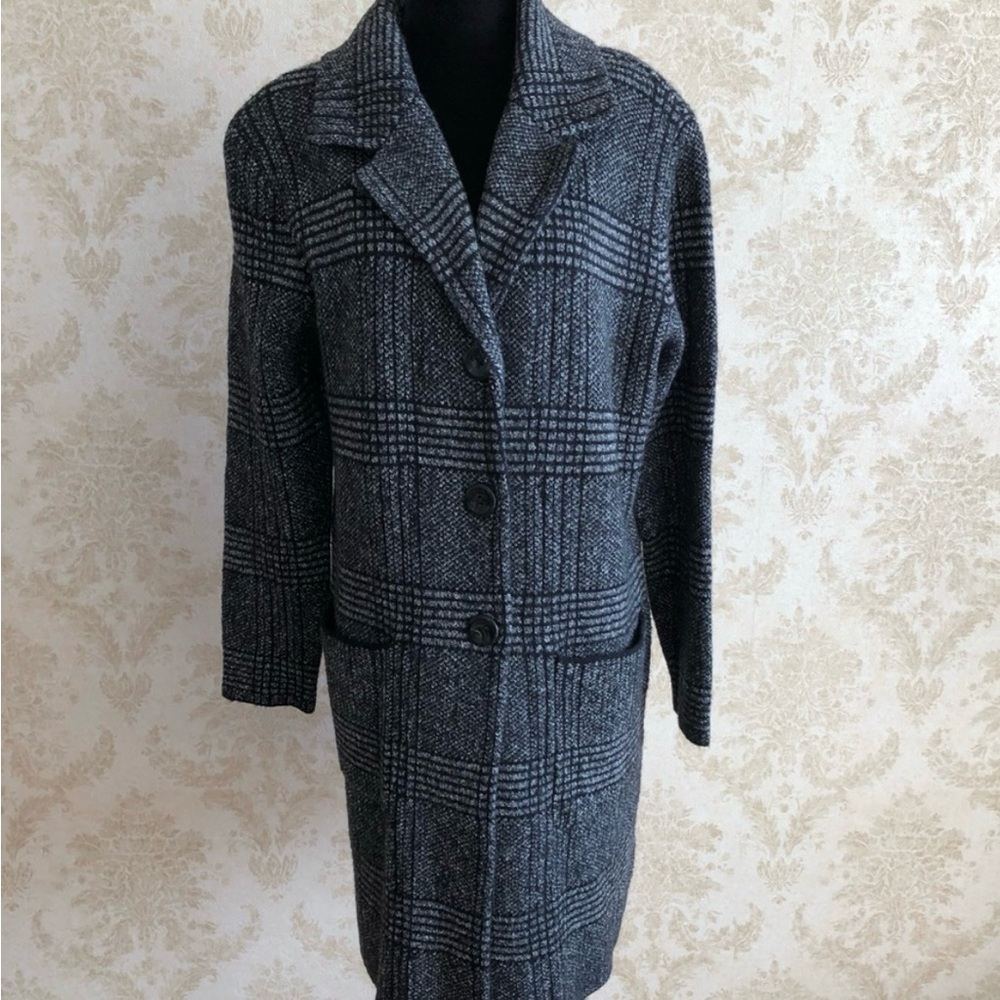 BNWT Laura Elegant Black and Gray / Black Plaid Knit Coat